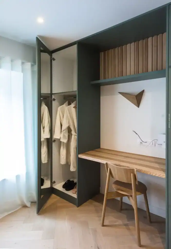 chambre Bouleau armoire et bureau