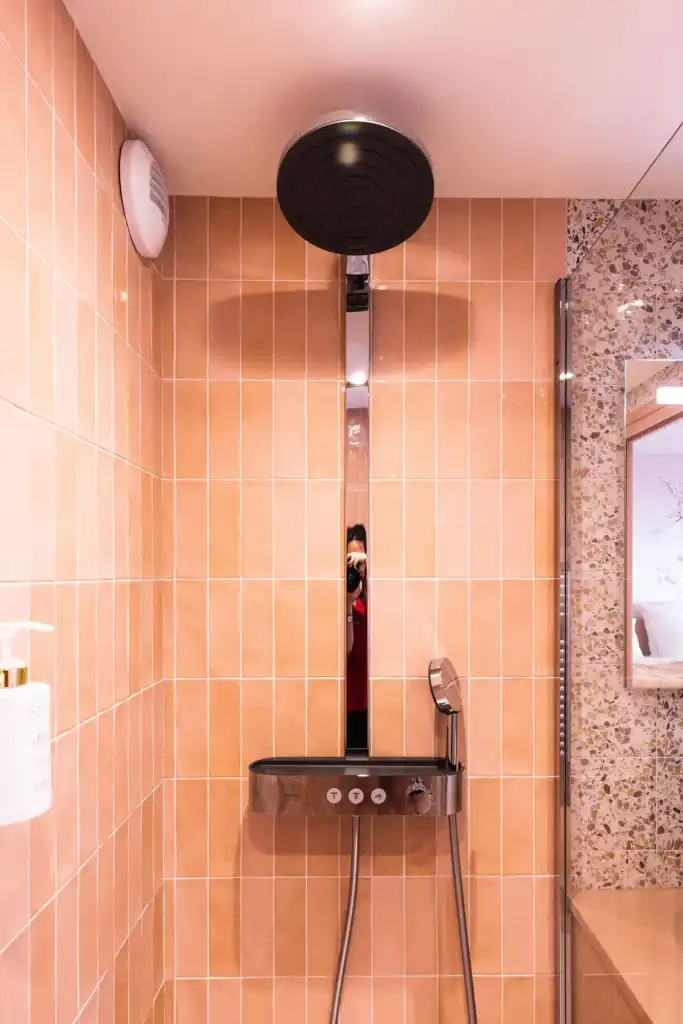 Douche de la salle d'eau de la chambre Cerisier au Clos Sainte Geneviève